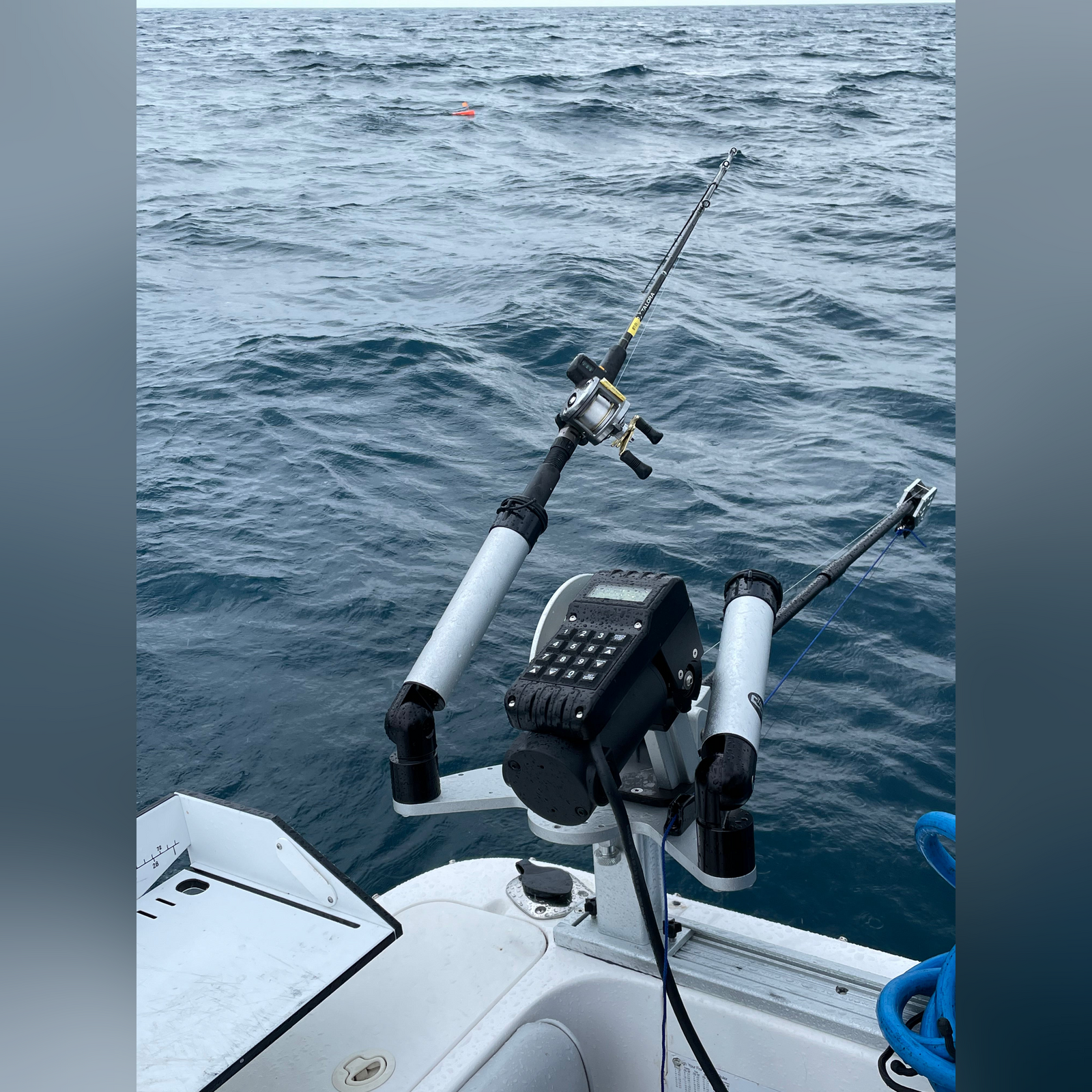 MDDRES-400 MacDaddy Downrigger w/ Ratcheting Rod Holder, Weight Caddy and Deep Wing Arm
